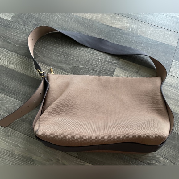 Cuyana Shoulder Bag - Picture 3 of 12